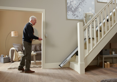 Création monte-escaliers sur mesure pour escalier droit