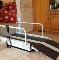 installation mini plateforme elevatrice pmr