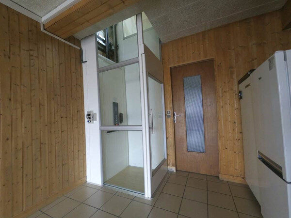 installation montage elevateur vertical pmr