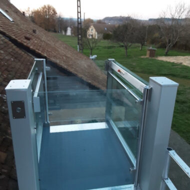 installation-montage-plateforme-elevatrice-pmr-exterieure