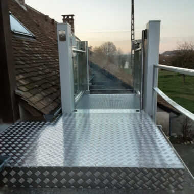 montage plateforme elevatrice nacelle pmr exterieure