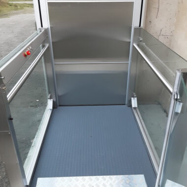 montage plateforme elevatrice pmr exterieure